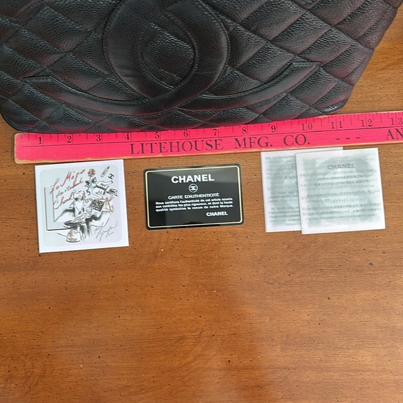 CHANEL Black leather Quilted Leather Medallion Bag - Picture 7 of 11